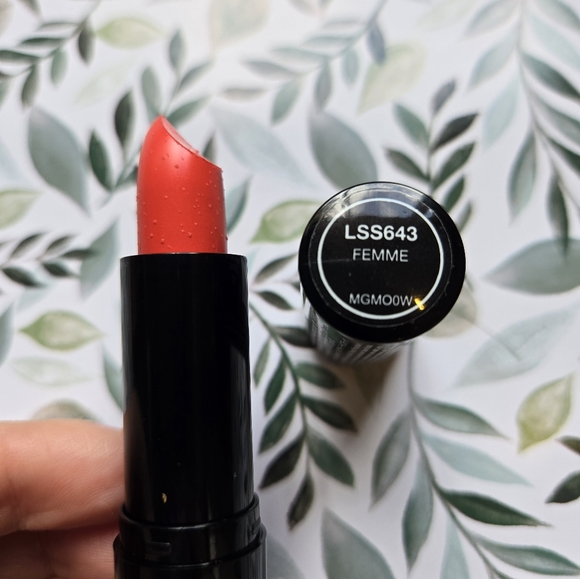 NYX Lip Smacking Fun Colors Extra Creamy Lipstick - 5 Shades - New, Unused - Picture 3 of 7